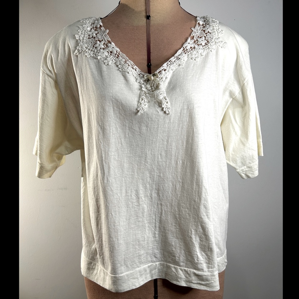 Vintage Magnet Art Lynn Yang Women's White Ivory Top Lacey V-Neck Sz Medium
